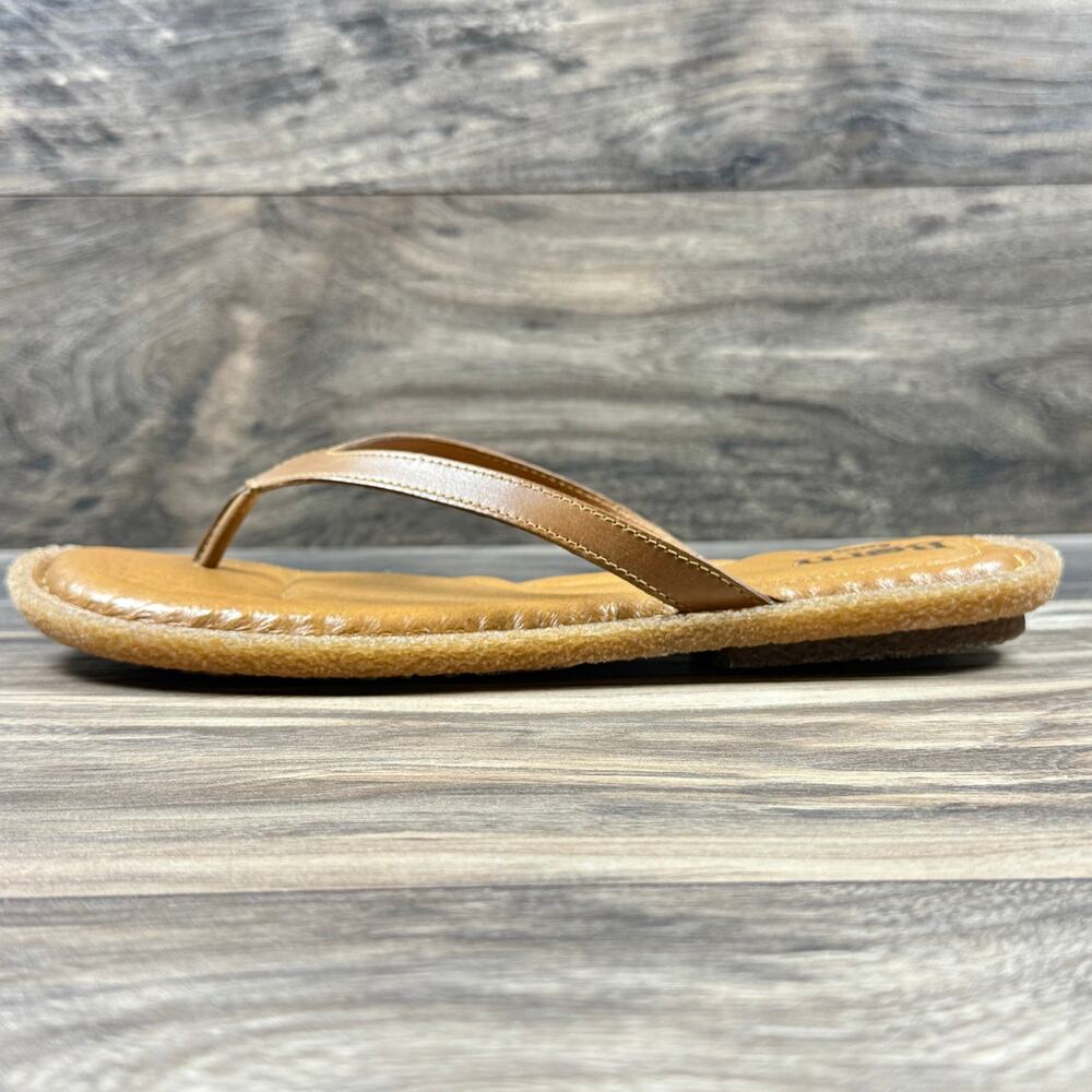 NIB Born Basic Maite 10M Tan Leather Flip Flops Comfort Flat Thong Sandals - Picture 5 of 10